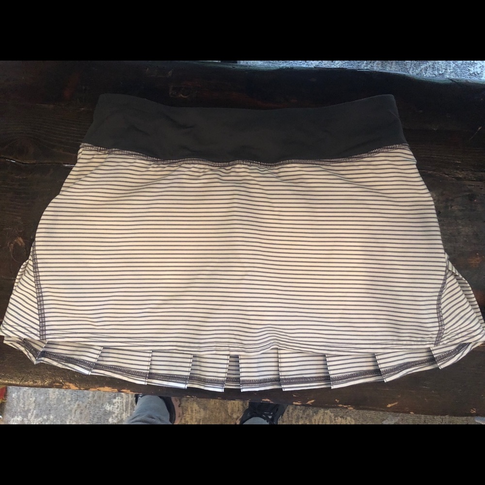Lululemon gray and white skort